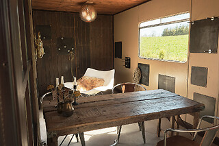 Usædvanligt ophold i Cirkusvogn hos Krusmølle Glamping