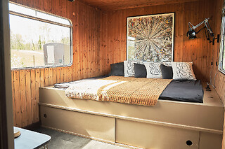 Usædvanligt ophold i Cirkusvogn hos Krusmølle Glamping