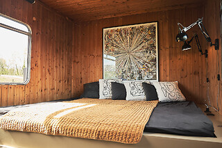 Usædvanligt ophold i Cirkusvogn hos Krusmølle Glamping