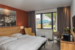 Hotel 6400