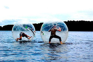 FUNBALLZ - LÆR AT GÅ PÅ VANDET