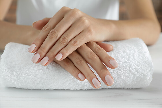 LUKSUS MANICURE OG PEDICURE