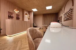 Nuraa Nails & Beauty Lounge