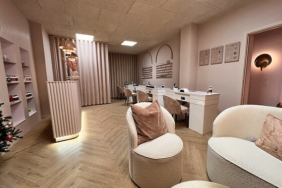 Nuraa Nails & Beauty Lounge - photo 0