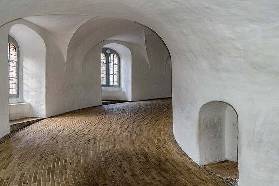 LØS MORDMYSTERIET VED RUNDETÅRN