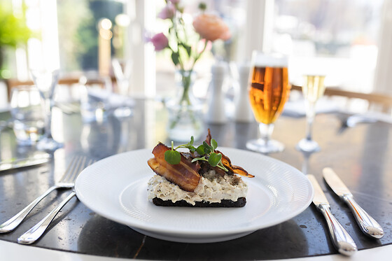 KLASSISK SMØRREBRØD TIL FROKOST HOS FRU NIMB